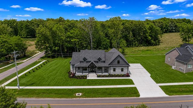 2108 Country Club Dr, Tullahoma, TN 37388