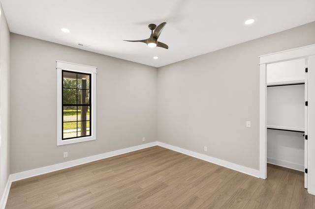 2108 Country Club Dr, Tullahoma, TN 37388