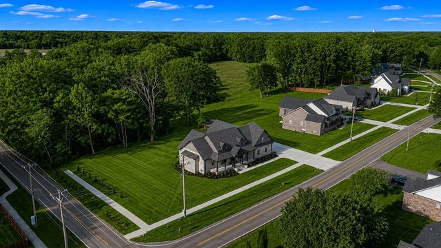 2108 Country Club Dr, Tullahoma, TN 37388