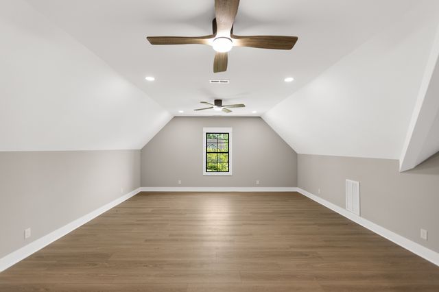 2108 Country Club Dr, Tullahoma, TN 37388