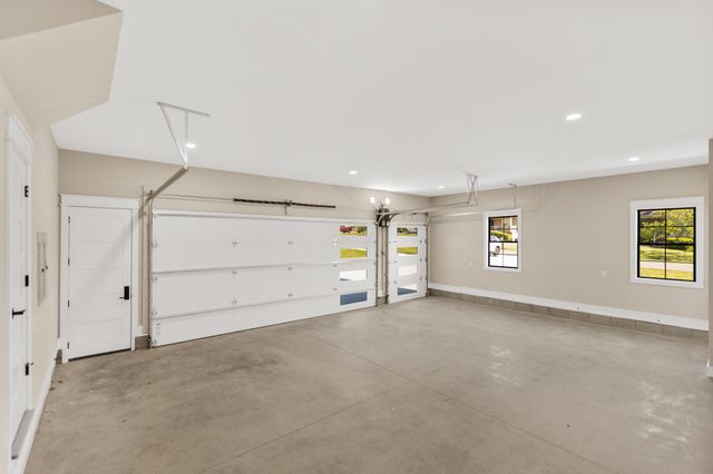 2108 Country Club Dr, Tullahoma, TN 37388