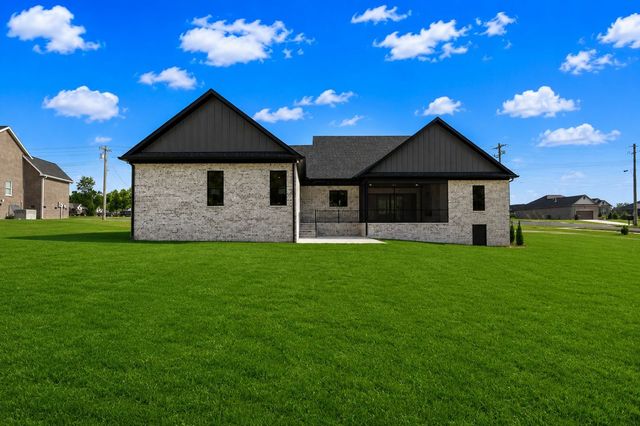 2108 Country Club Dr, Tullahoma, TN 37388