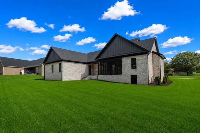 2108 Country Club Dr, Tullahoma, TN 37388