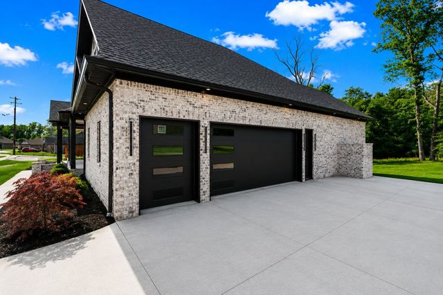 2108 Country Club Dr, Tullahoma, TN 37388