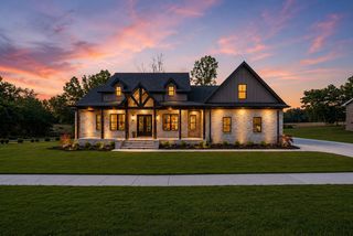 2108 Country Club Dr, Tullahoma, TN 37388