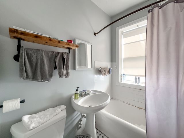 2019 N Humboldt Boulevard 1E, Chicago, IL 60647