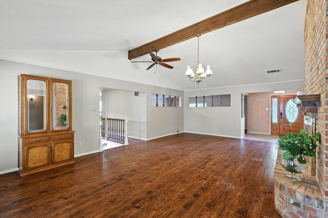 1204 Edgecliff Drive, Bedford, TX 76022
