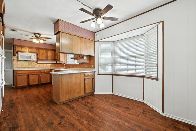 1204 Edgecliff Drive, Bedford, TX 76022