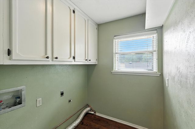 1204 Edgecliff Drive, Bedford, TX 76022