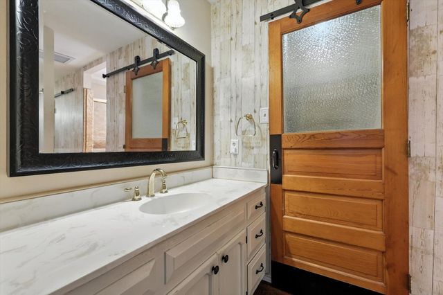 1204 Edgecliff Drive, Bedford, TX 76022