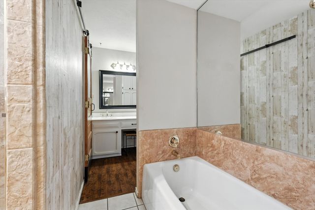 1204 Edgecliff Drive, Bedford, TX 76022
