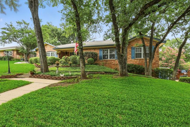 1204 Edgecliff Drive, Bedford, TX 76022
