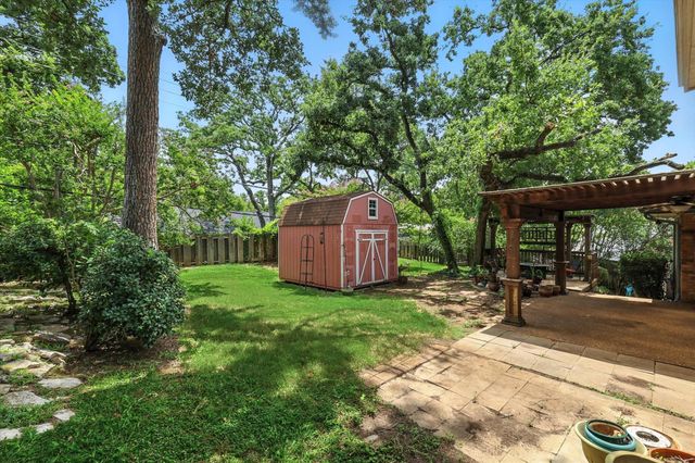 1204 Edgecliff Drive, Bedford, TX 76022