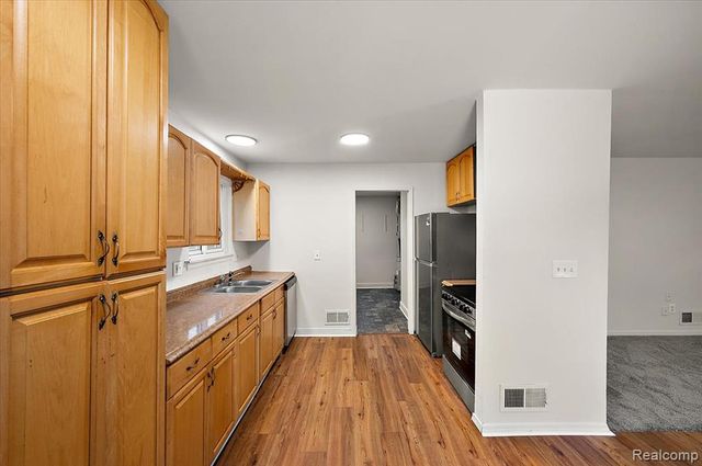 215 Edgewood Place, Ferndale, MI 48220
