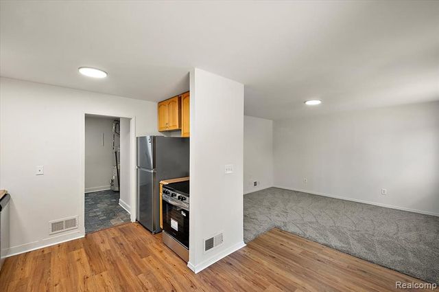 215 Edgewood Place, Ferndale, MI 48220