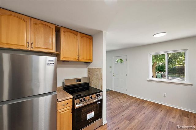 215 Edgewood Place, Ferndale, MI 48220