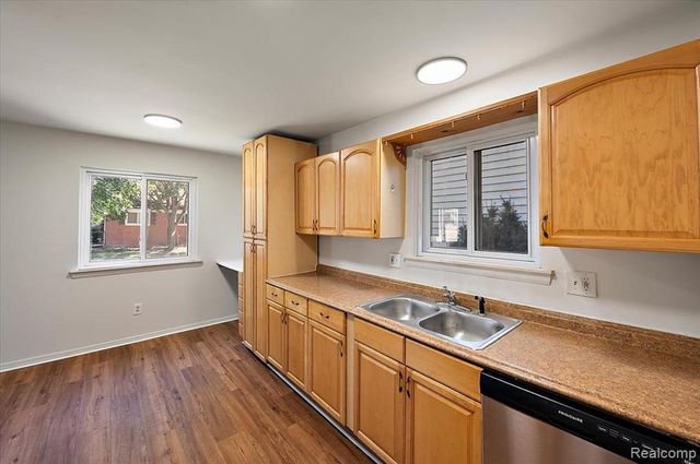 215 Edgewood Place, Ferndale, MI 48220