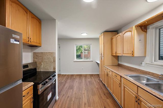 215 Edgewood Place, Ferndale, MI 48220
