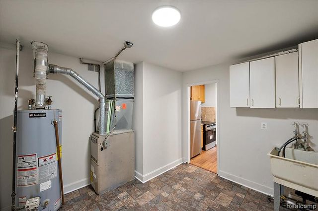 215 Edgewood Place, Ferndale, MI 48220