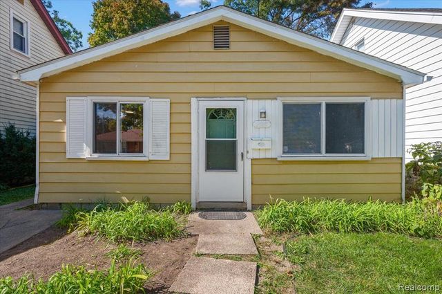 215 Edgewood Place, Ferndale, MI 48220
