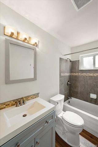 215 Edgewood Place, Ferndale, MI 48220