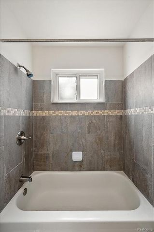 215 Edgewood Place, Ferndale, MI 48220