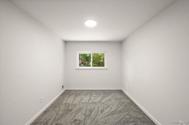 215 Edgewood Place, Ferndale, MI 48220