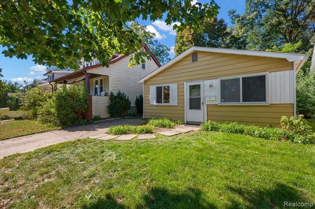 215 Edgewood Place, Ferndale, MI 48220