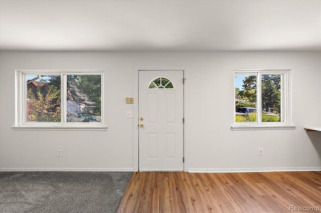 215 Edgewood Place, Ferndale, MI 48220