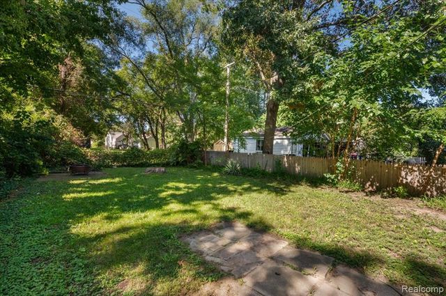 215 Edgewood Place, Ferndale, MI 48220
