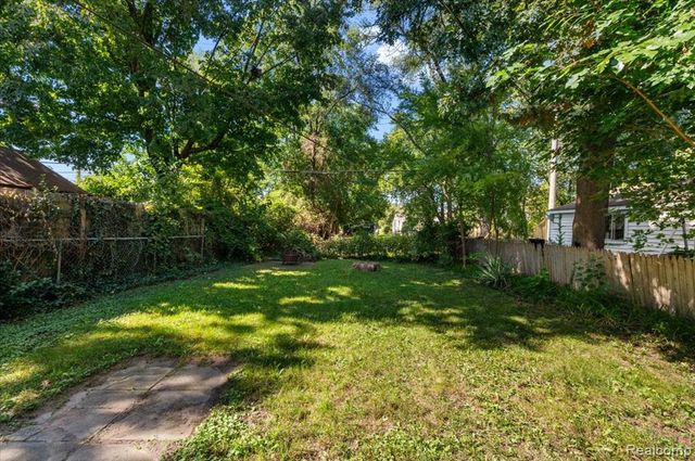 215 Edgewood Place, Ferndale, MI 48220