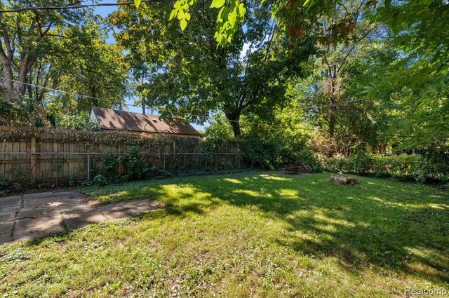 215 Edgewood Place, Ferndale, MI 48220