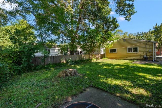 215 Edgewood Place, Ferndale, MI 48220