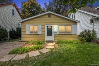 215 Edgewood Place, Ferndale, MI 48220