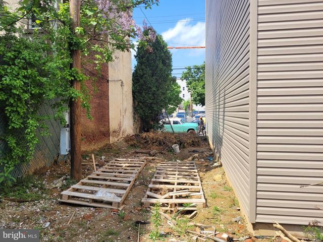 1638 W THOMPSON ST, Philadelphia, PA 19121
