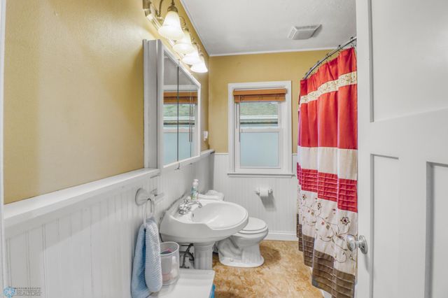 1306 9th Street N, Fargo, ND 58102