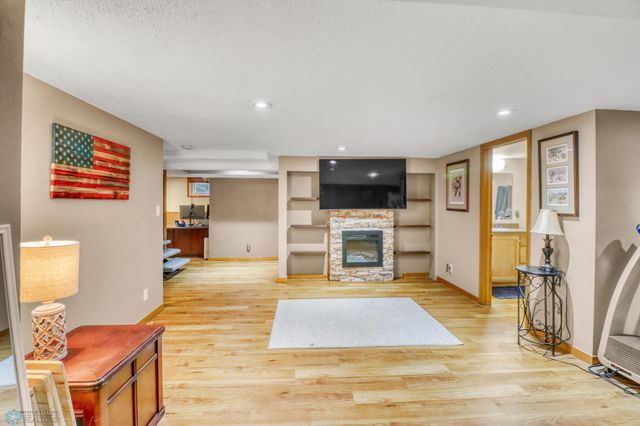 1306 9th Street N, Fargo, ND 58102