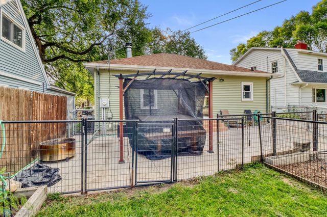 1306 9th Street N, Fargo, ND 58102