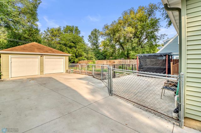 1306 9th Street N, Fargo, ND 58102