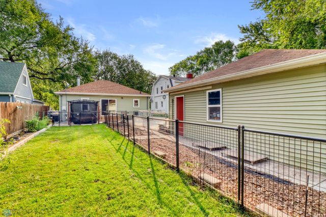 1306 9th Street N, Fargo, ND 58102