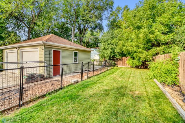 1306 9th Street N, Fargo, ND 58102