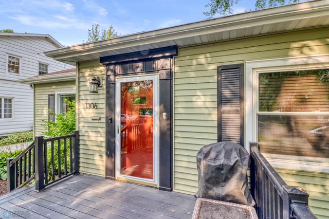 1306 9th Street N, Fargo, ND 58102