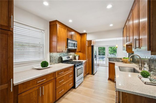 2662 Fox Hills Drive, Decatur, GA 30033
