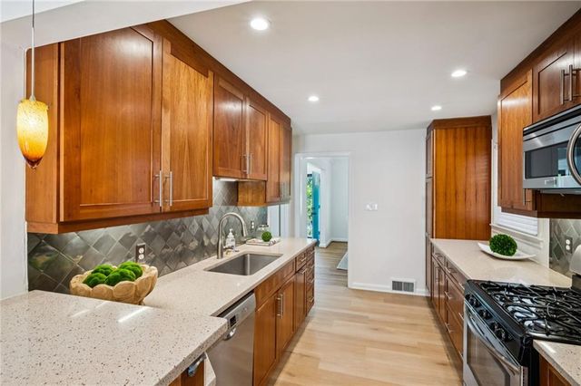 2662 Fox Hills Drive, Decatur, GA 30033