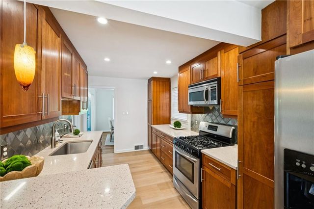 2662 Fox Hills Drive, Decatur, GA 30033