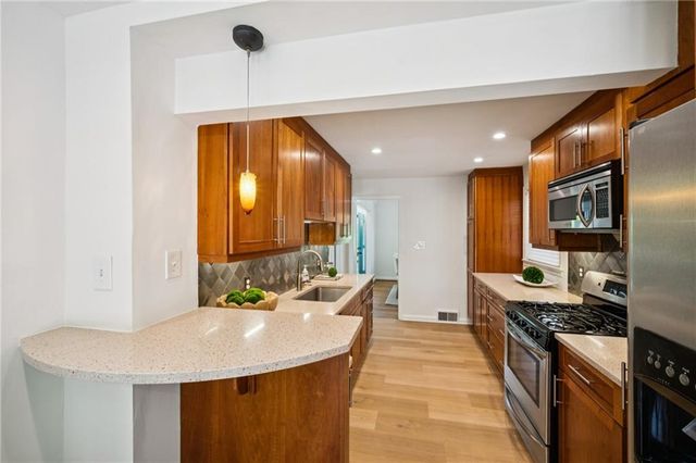 2662 Fox Hills Drive, Decatur, GA 30033