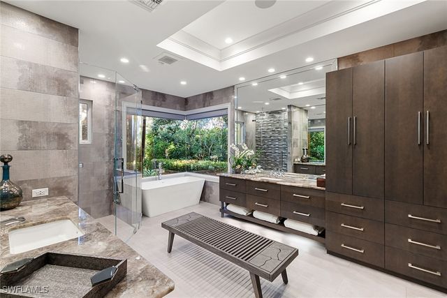 927 Barcarmil WAY, Naples, FL 34110