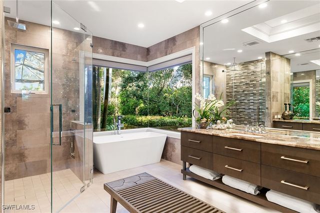 927 Barcarmil WAY, Naples, FL 34110