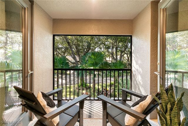 927 Barcarmil WAY, Naples, FL 34110