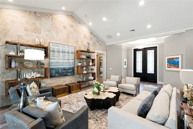 927 Barcarmil WAY, Naples, FL 34110